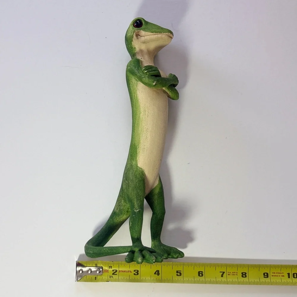 Green and Cream Gecko Figurine - Reptile Habitat Decor